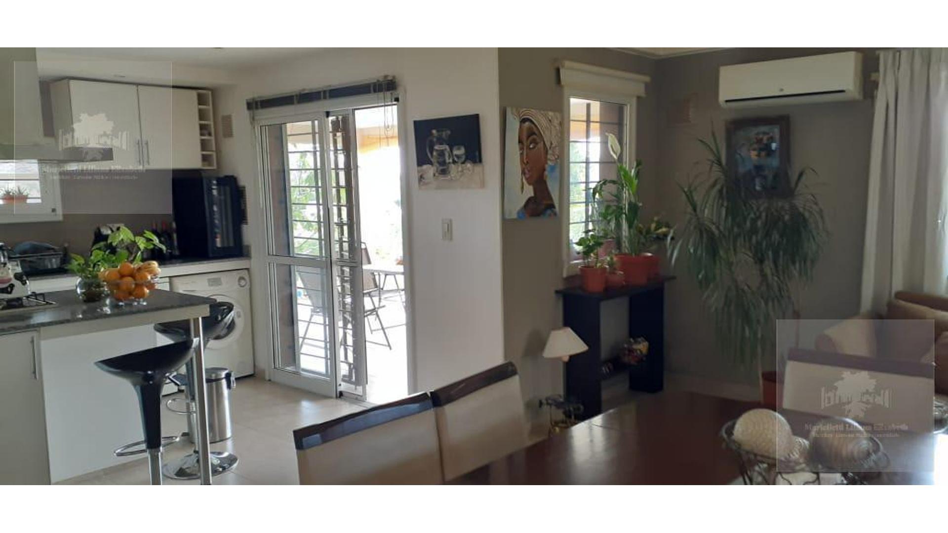 Casa 4 ambientes con 2 baños