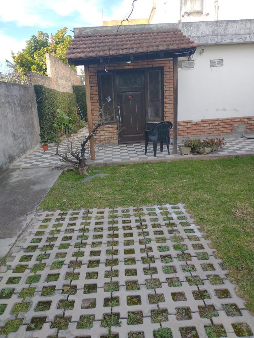 CASA EN EXCELENTE UBICACION CON TERRENO  
