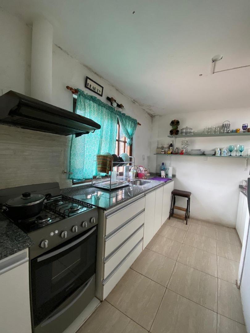 Casa 4 ambientes con 2 baños