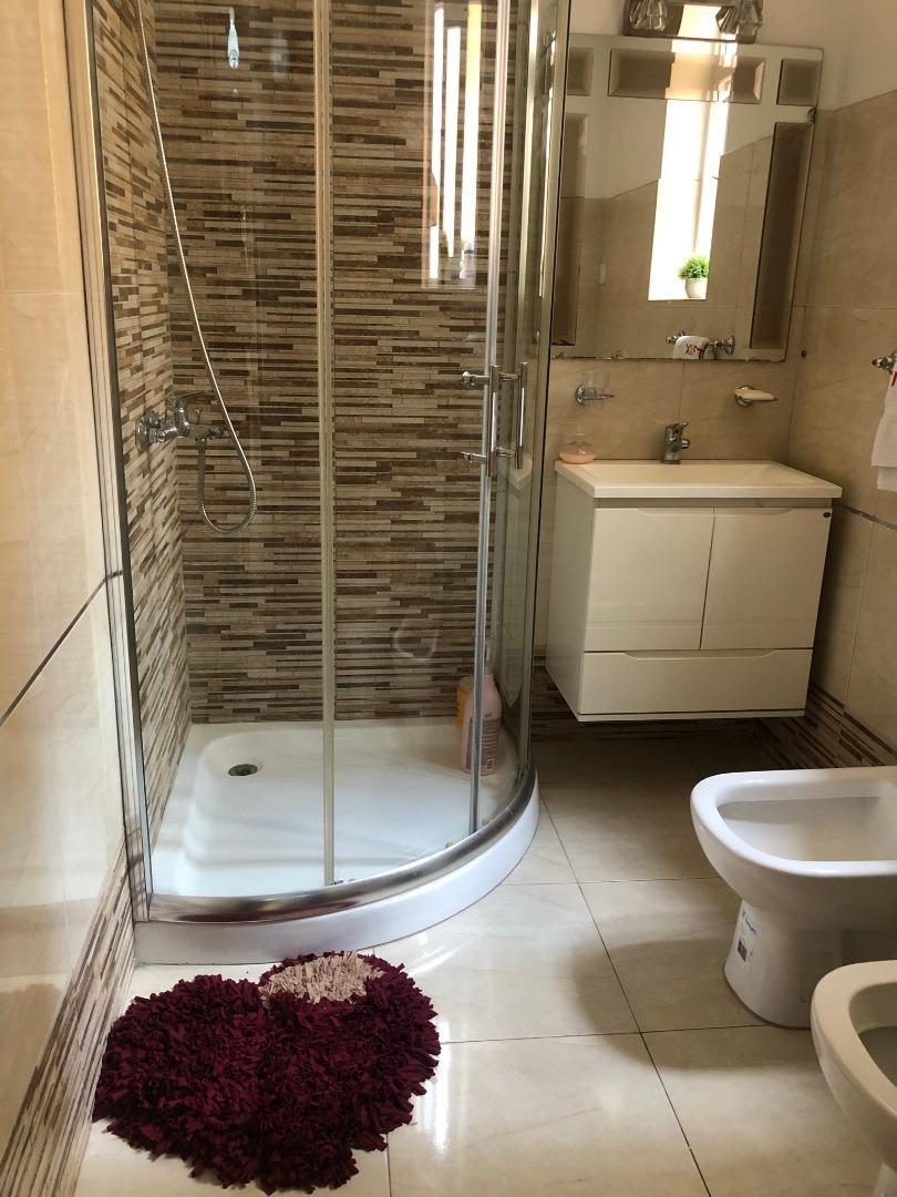 BANFIELD - CASA EN EXCELENTE UBICACION ! IMPECABLE ESTADO