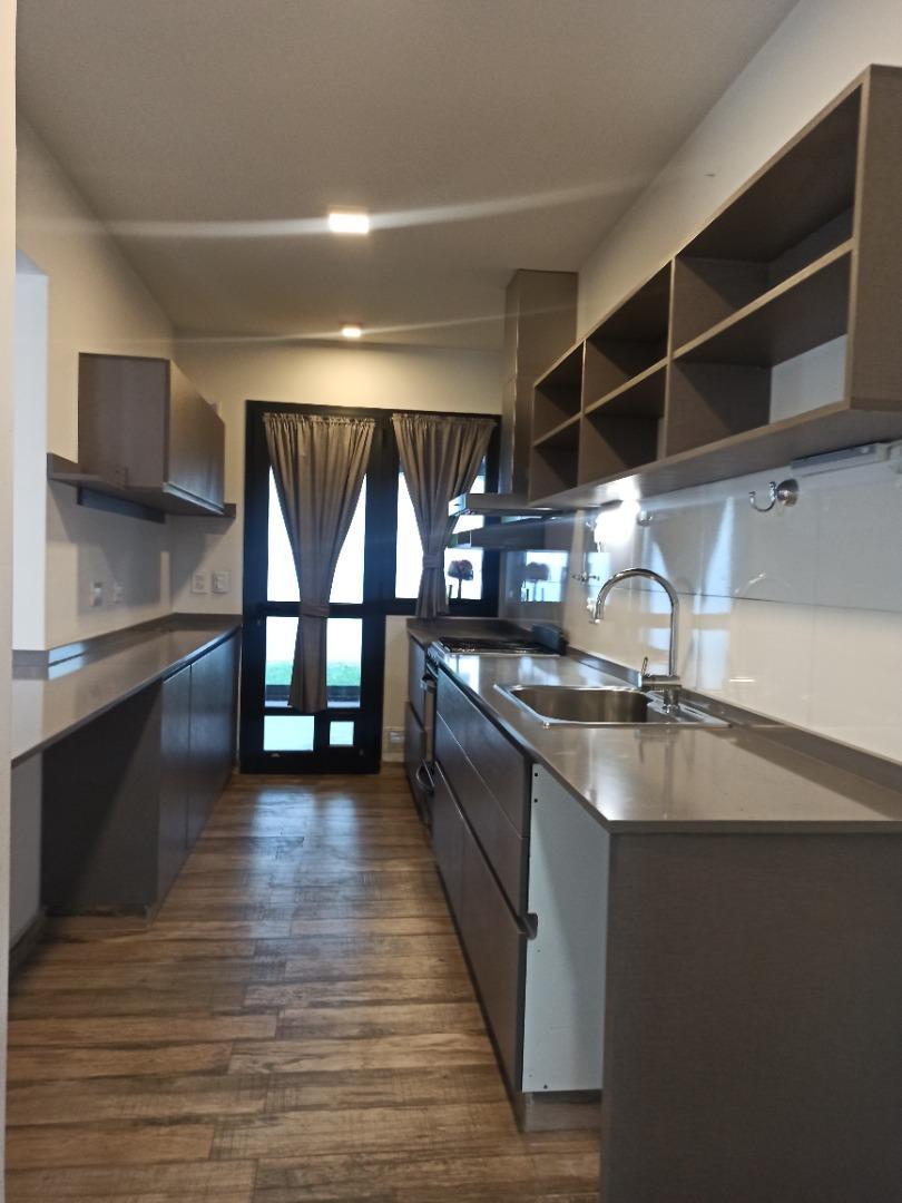 Depto Tipo Casa en Venta con 2 cocheras