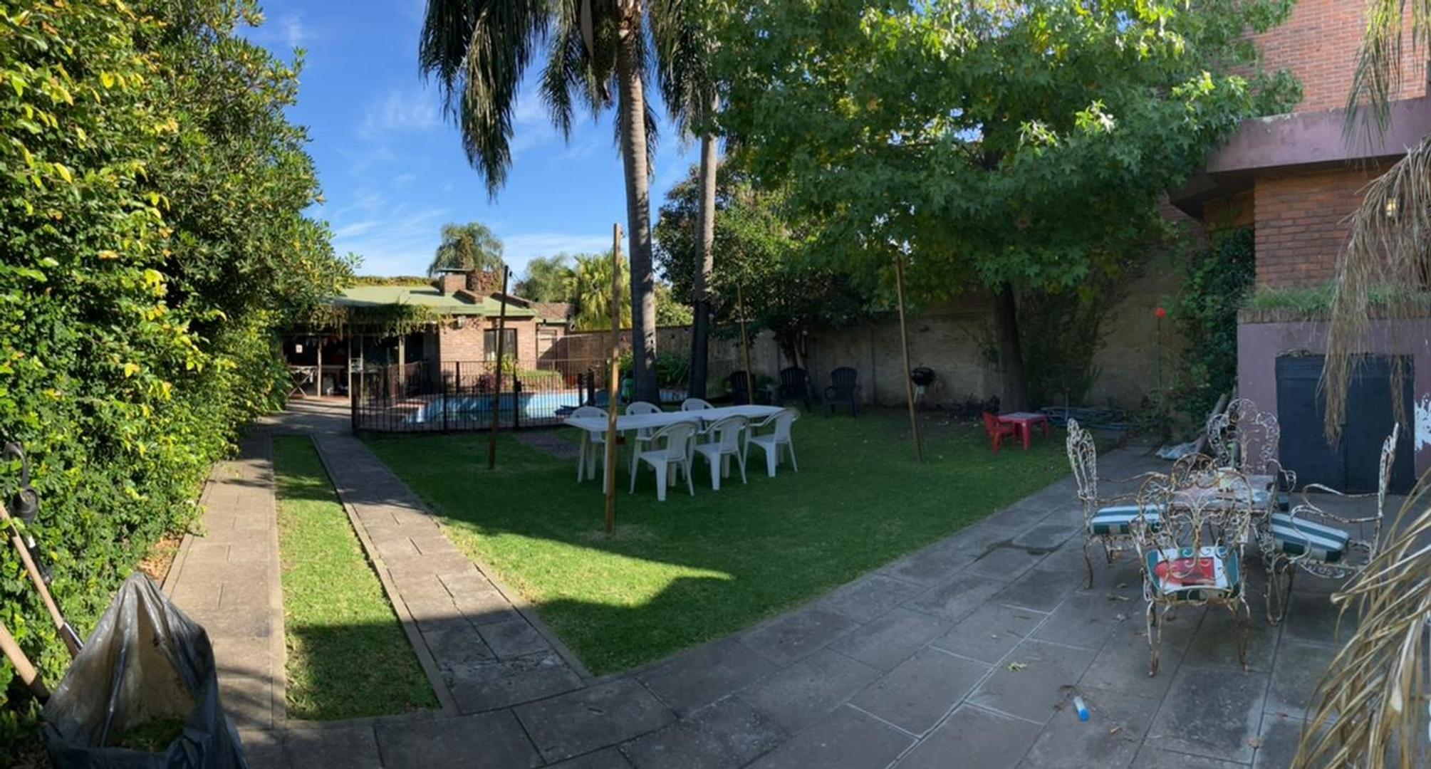 Casa en Venta con 4 cocheras