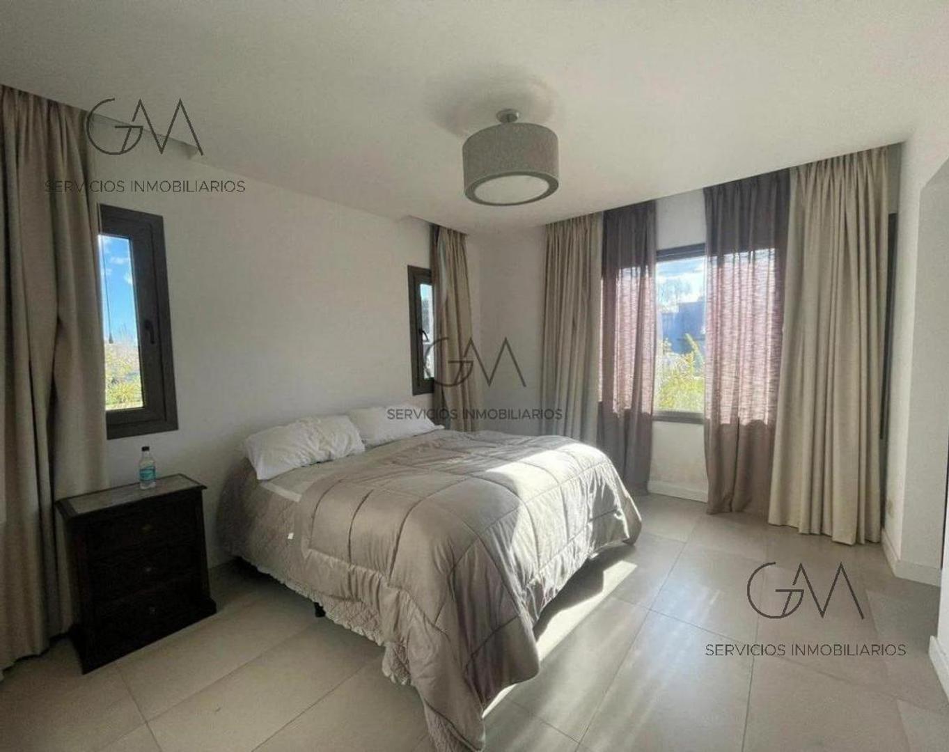 Casa 6 ambientes con 4 baños