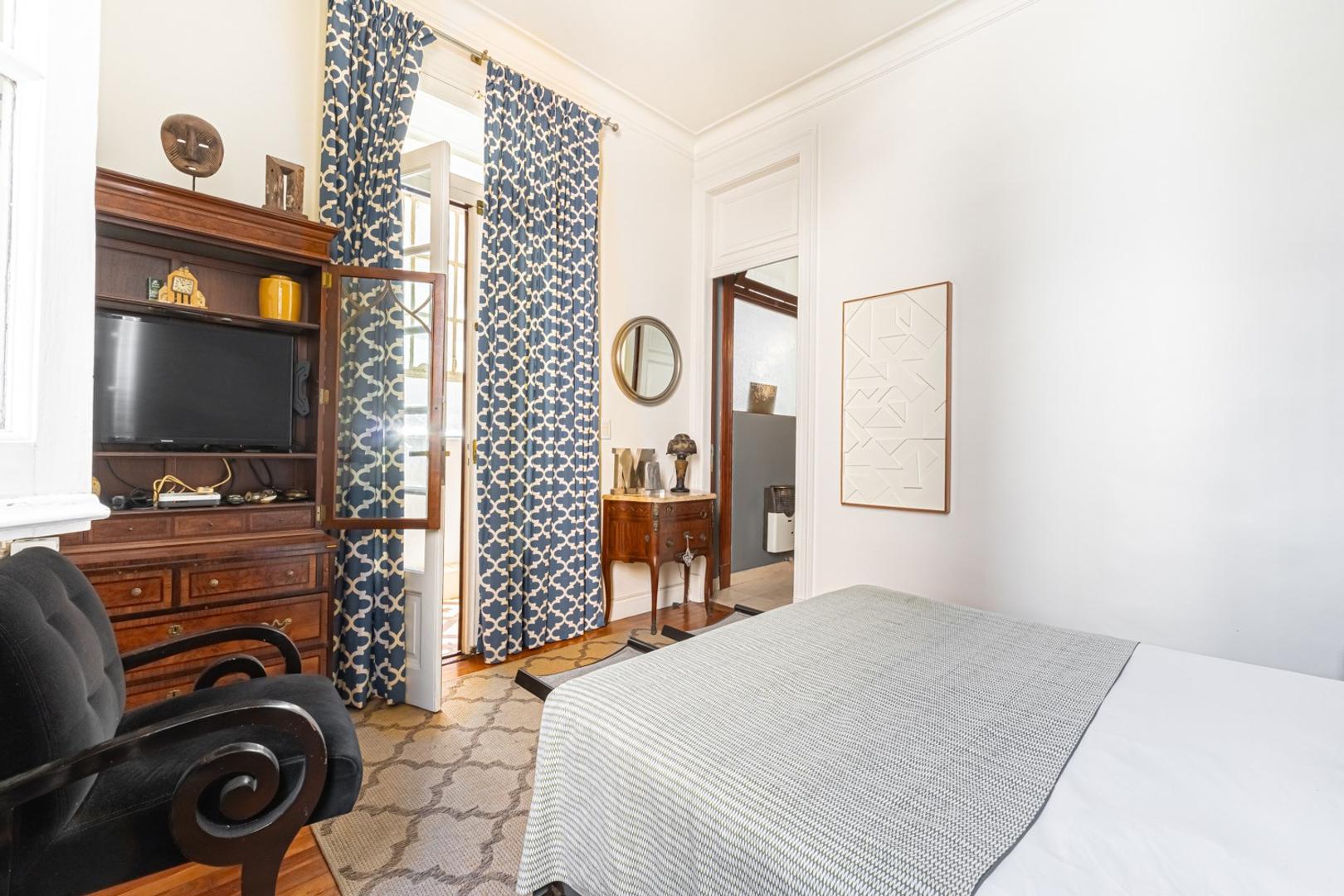 Venta, Almagro, 4 ambientes, Luminoso, techos altos.