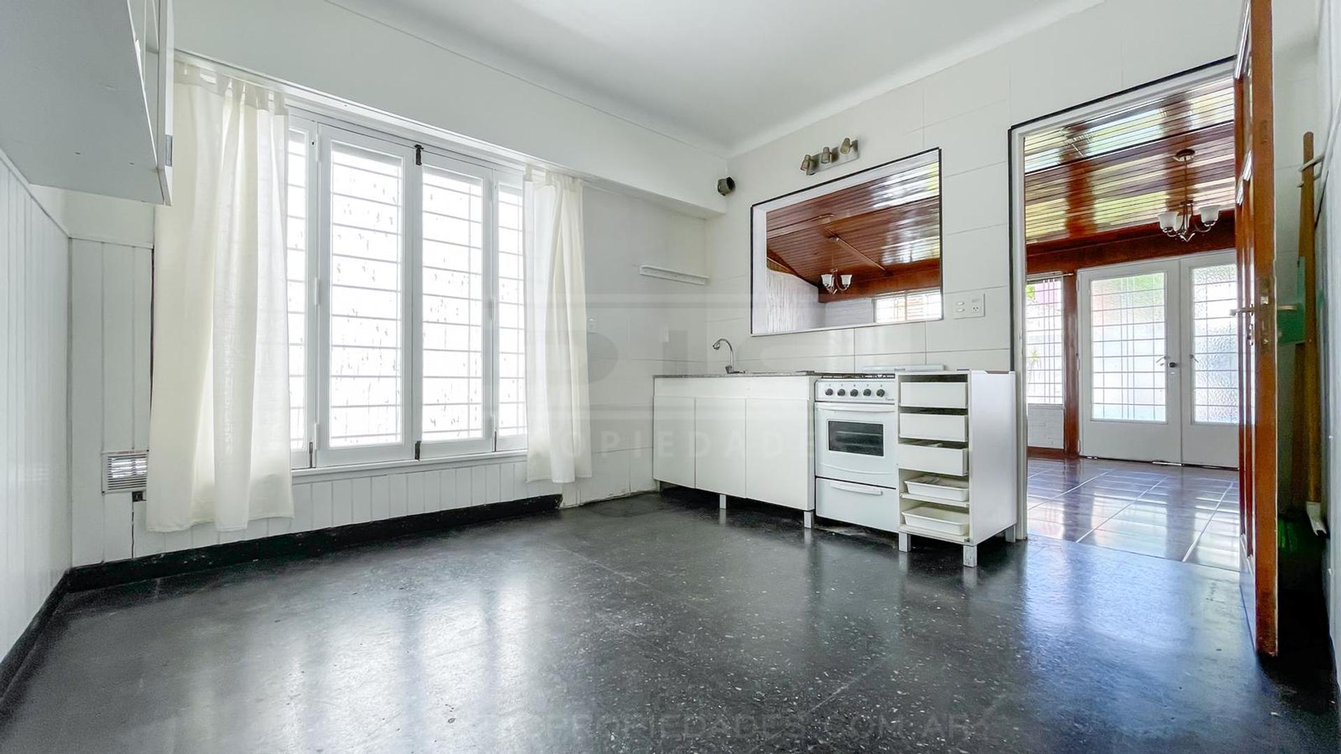 Casa 4 ambientes con 1 baño