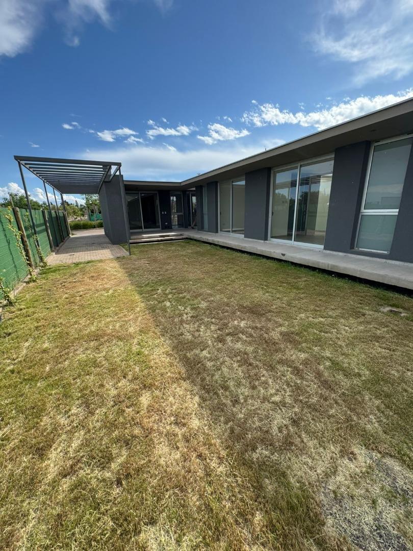 Casa en Venta en Lujan De Cuyo, USD 189.000