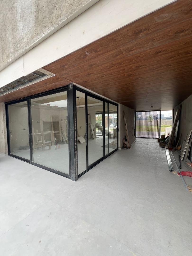 Casa 4 ambientes con 3 baños