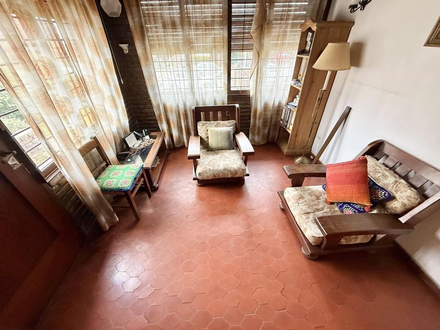 Casa 5 ambientes con 4 baños