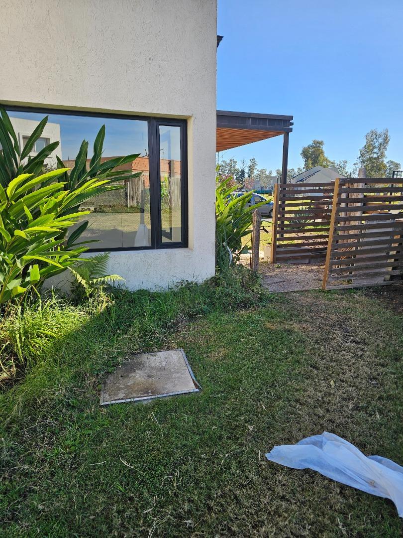 Santo Tomas - Mariano Acosta 3098