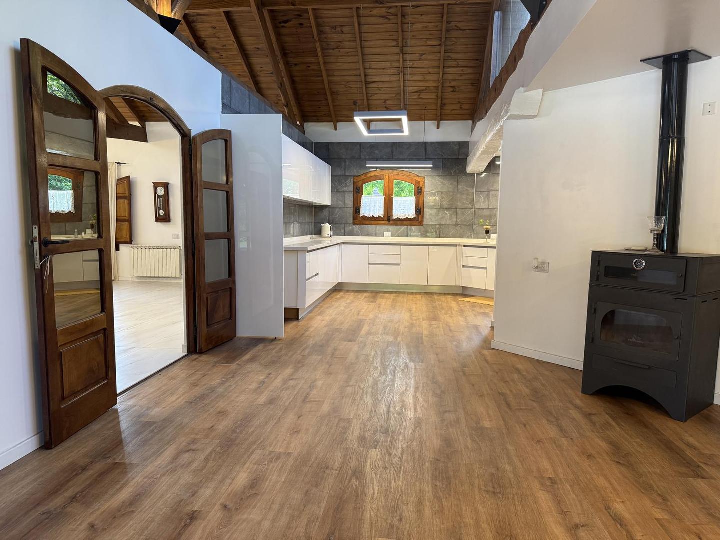 Casa en Venta con 2 cocheras