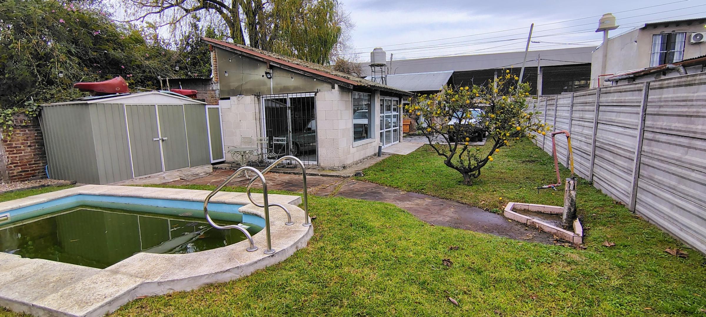 Casa en Venta con 3 cocheras