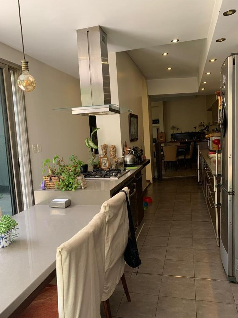 CASA 5 AMBIENTES C/COCHERA, QUINCHO Y PILETA 