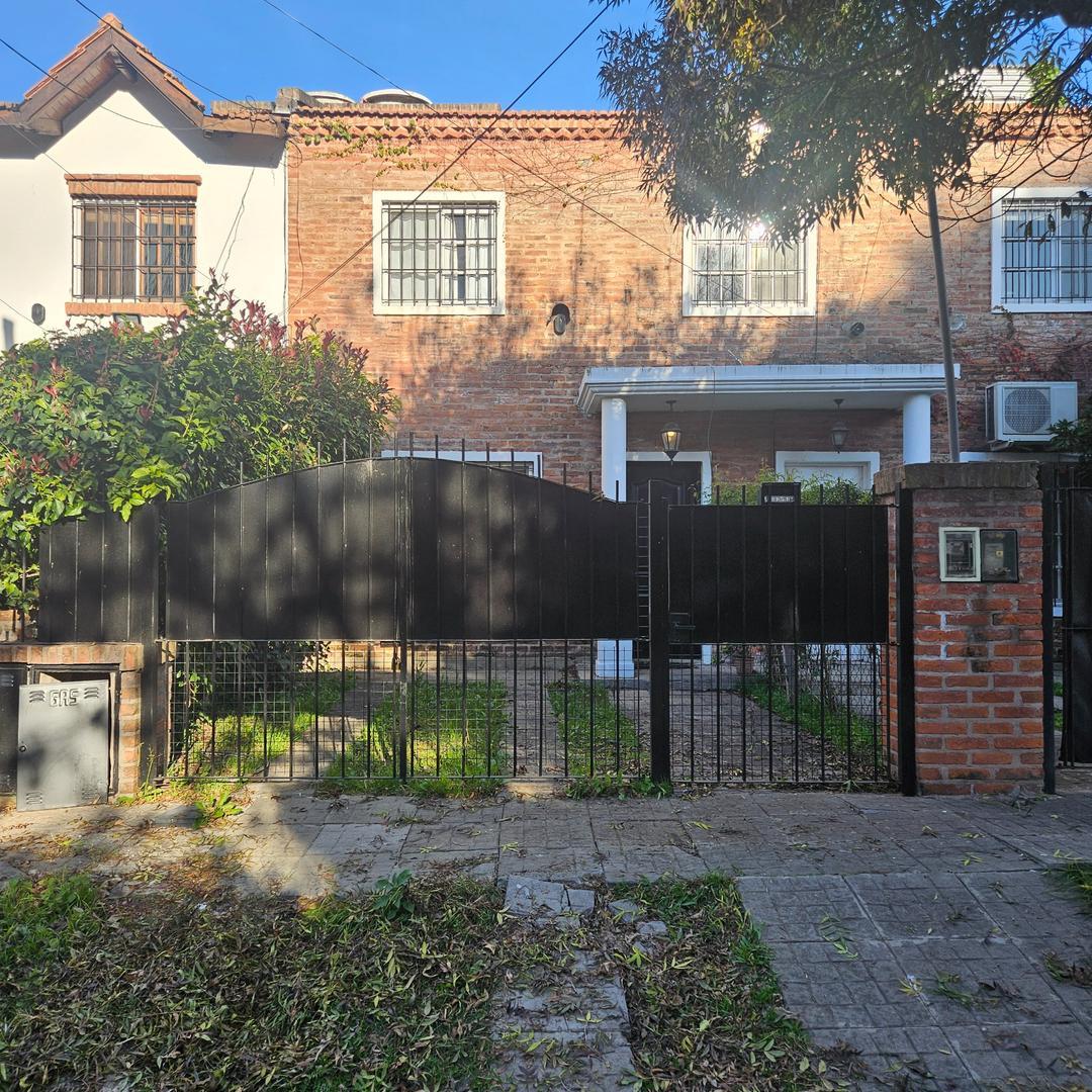 Venta Casa 4 ambientes Beccar alto con jardín y cochera