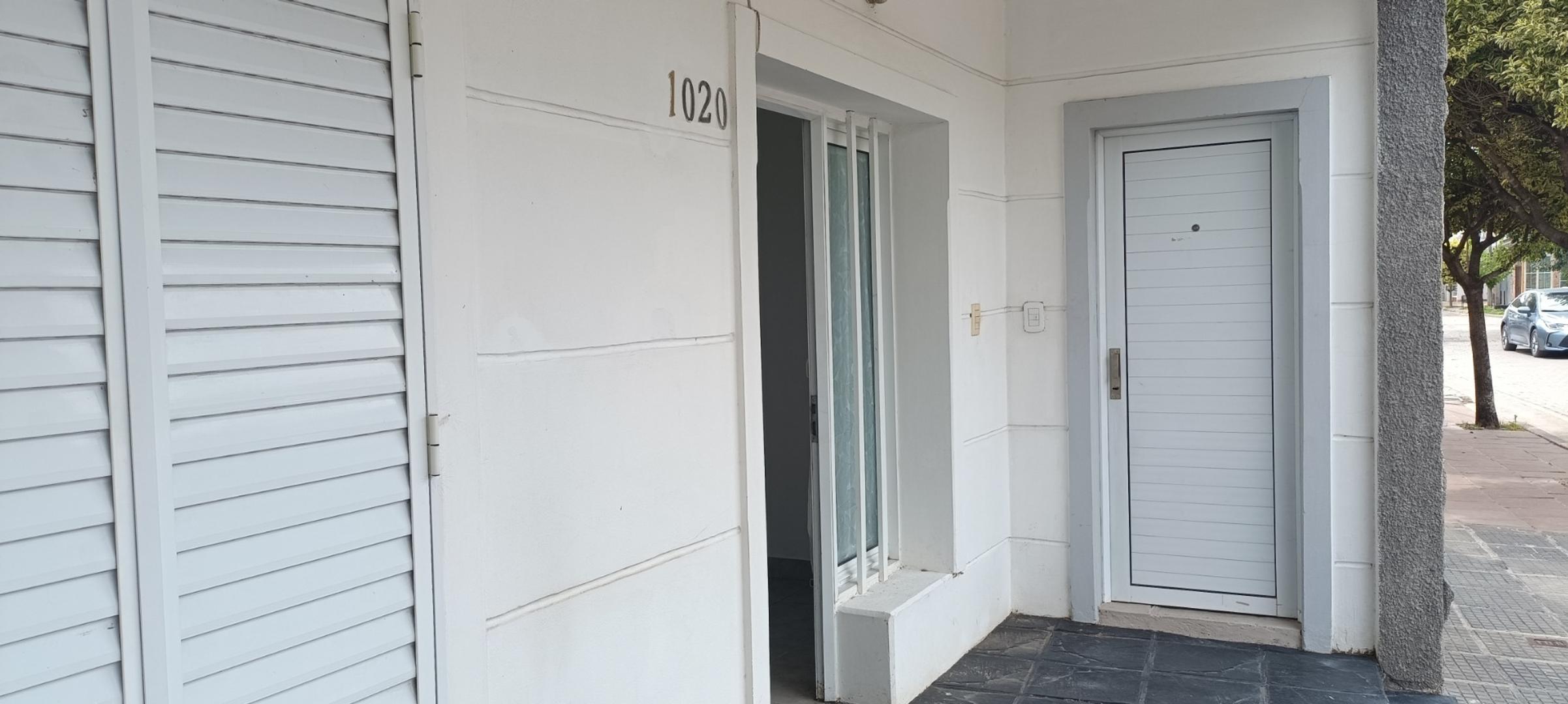 Departamento PH. 2 dormitorios. Planta baja.