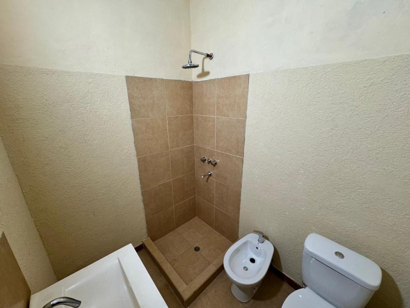 Casa en Alquiler con 1 cochera