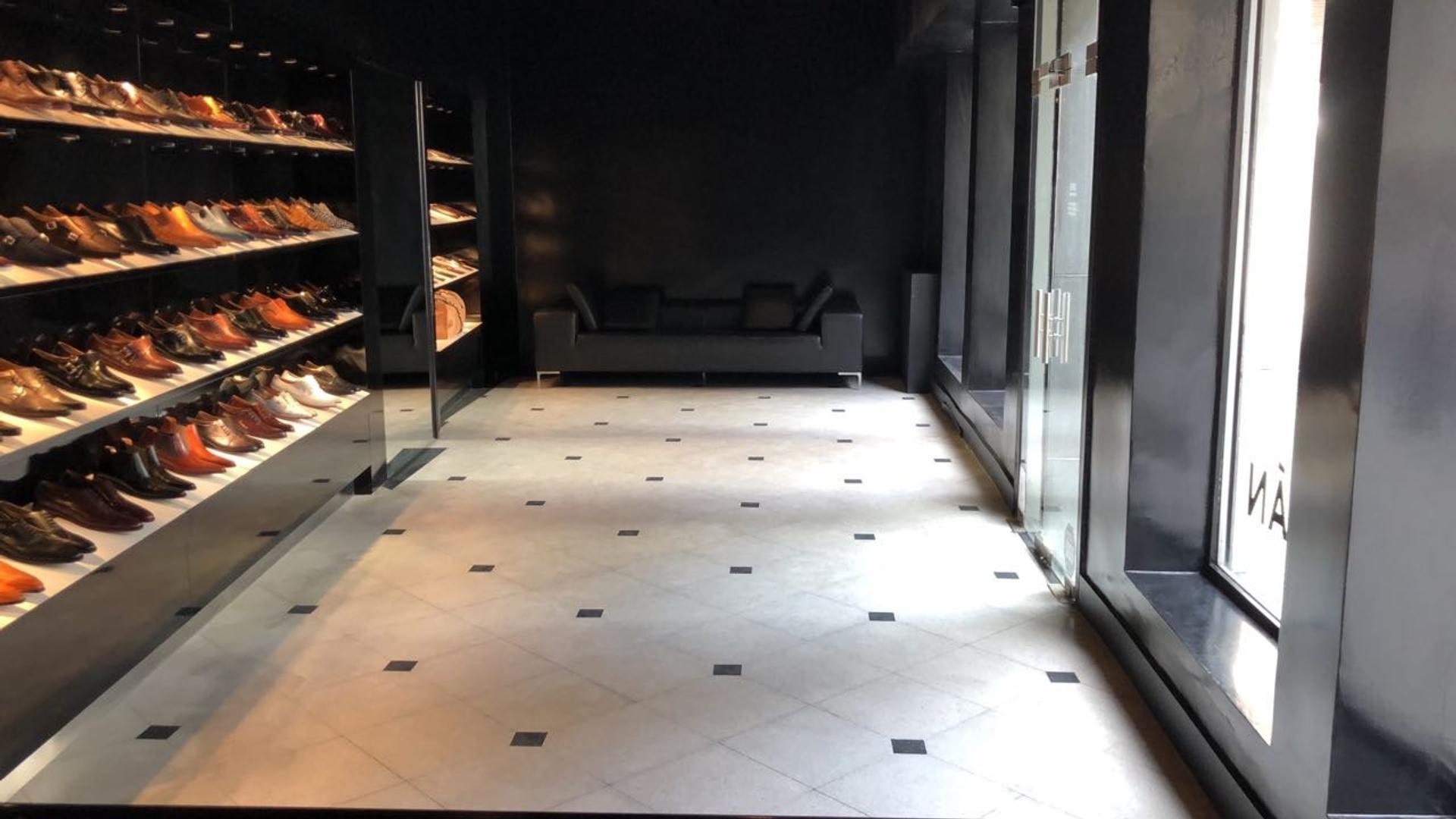 Local en Venta 90 años