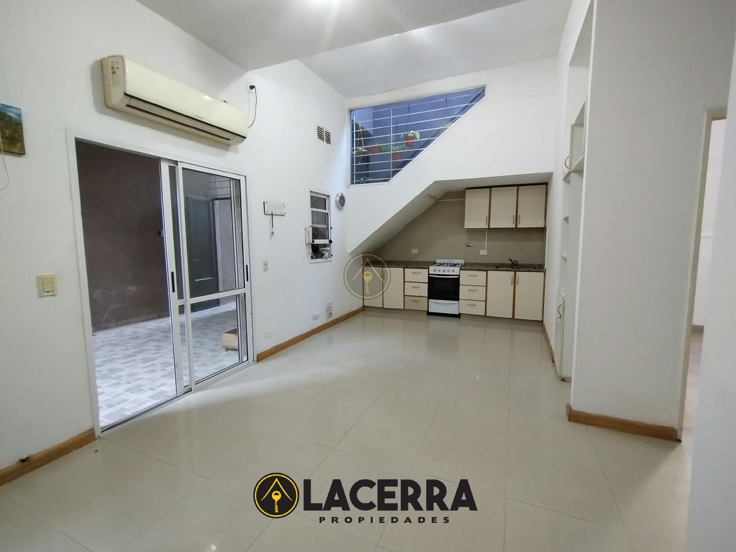 Depto Tipo Casa en Alquiler de 3 ambientes