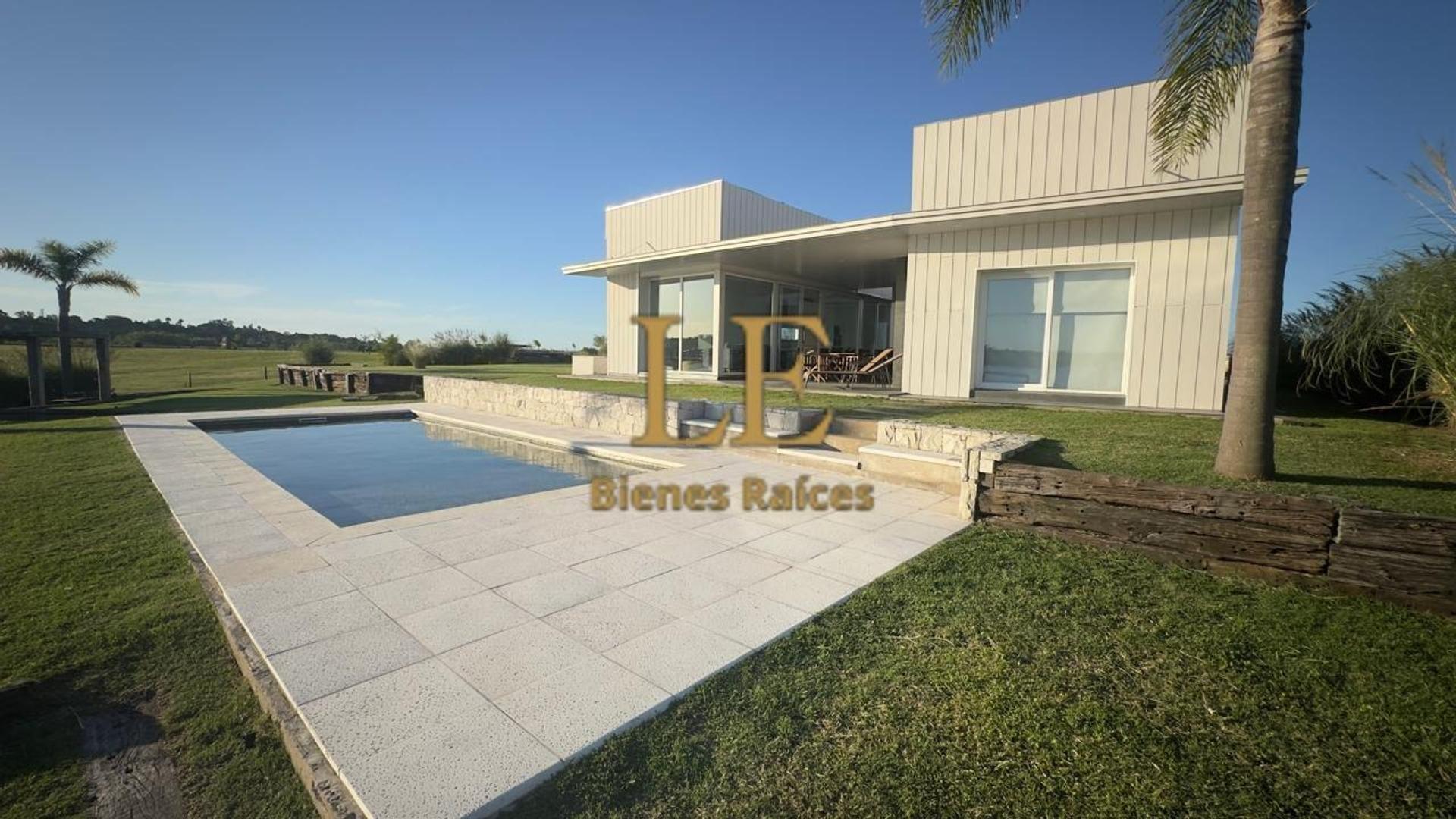 Casa en Alquiler Temporal con 3 cocheras