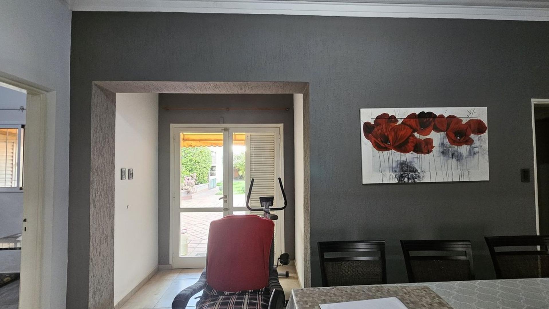 Casa 6 ambientes con 2 baños