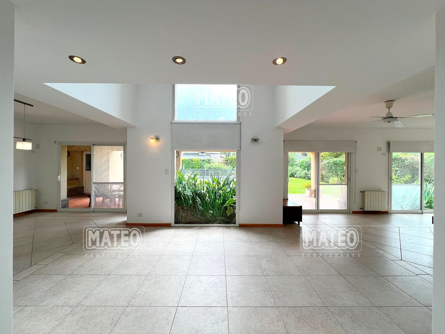 Casa 4 ambientes con 3 baños