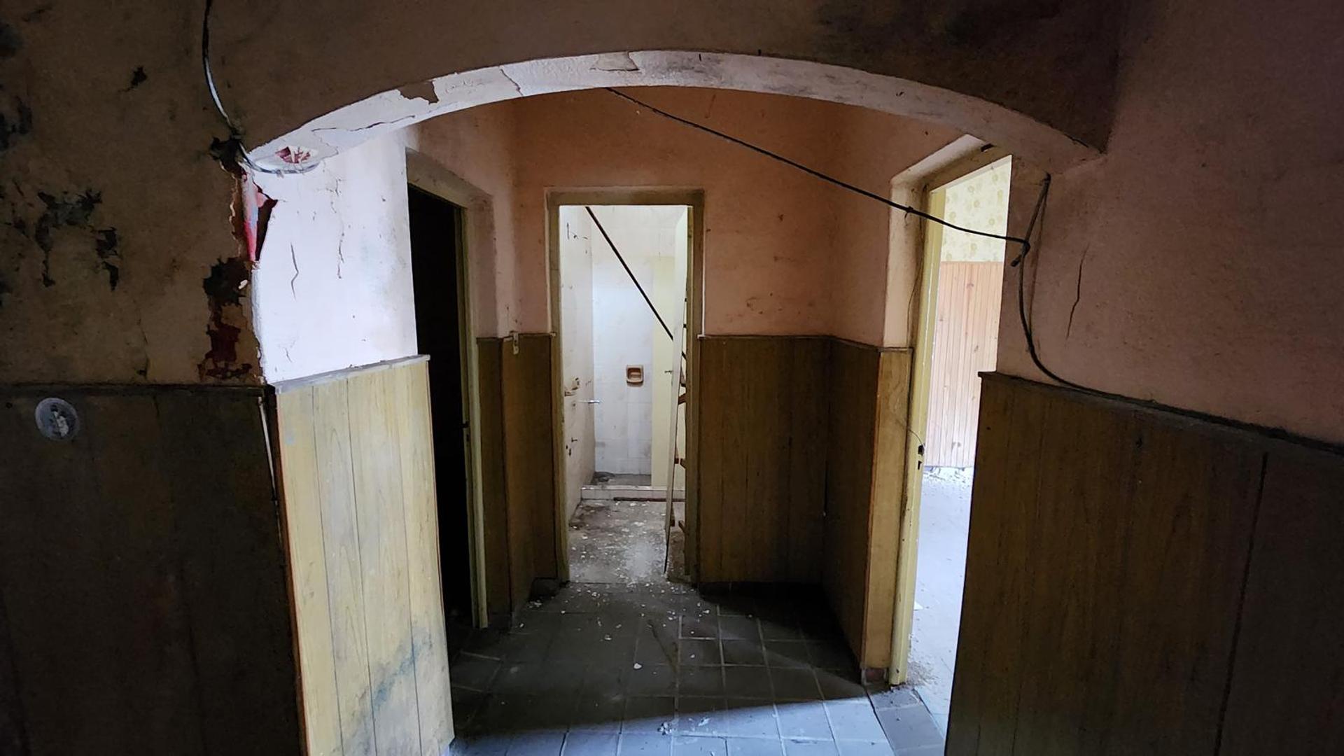 Casa 7 ambientes con 1 baño