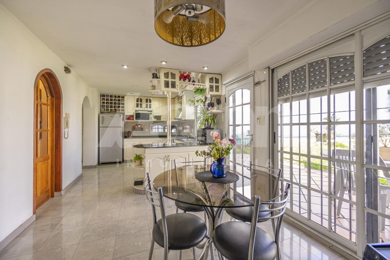 Casa - Venta - Argentina, Lomas de Zamora - BELGRANO 665