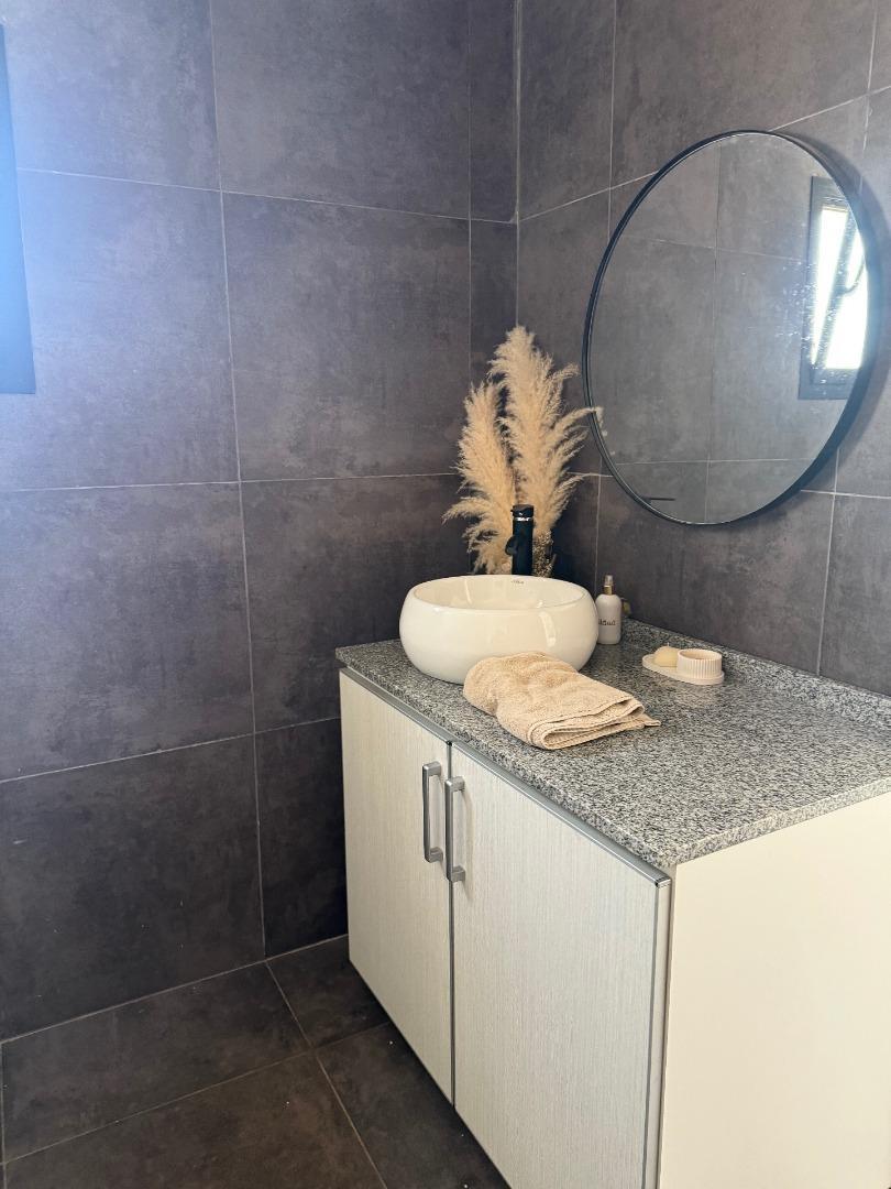 Casa en Alquiler con 4 cocheras