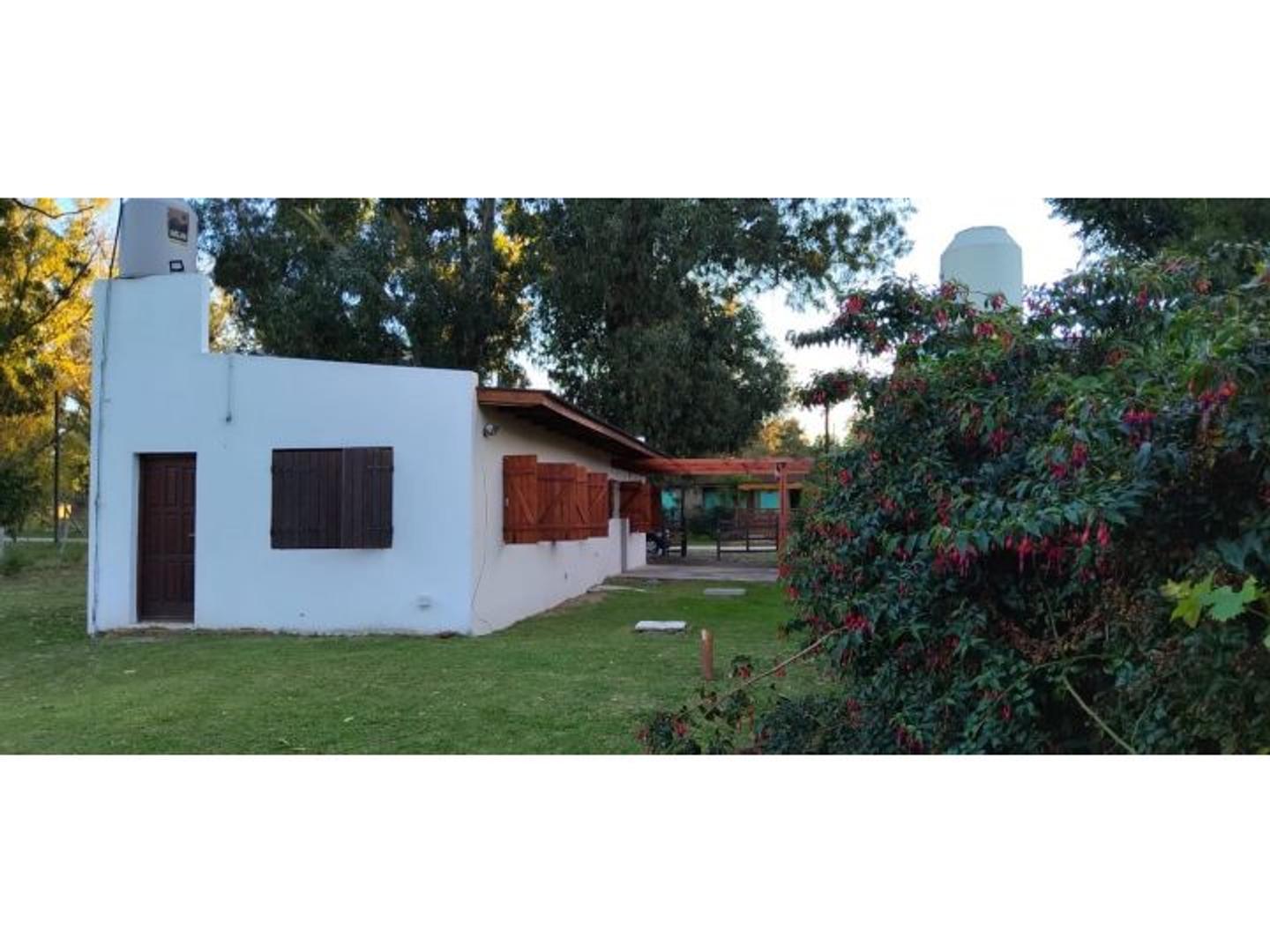 Alquiler temporario casa 3 ambientes Miramar. Parque Bristol