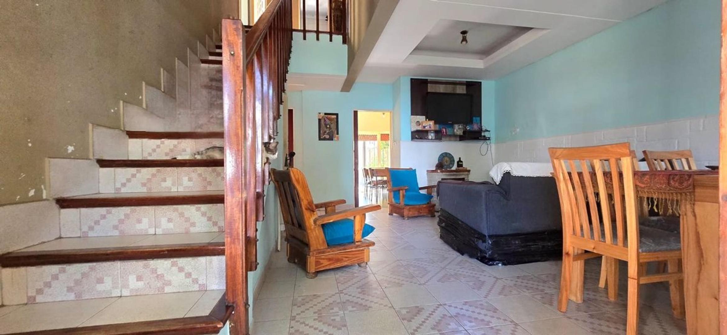 VENTA CASA 6 AMB LUMIN PATIO COCHERA JARDIN LAVAD