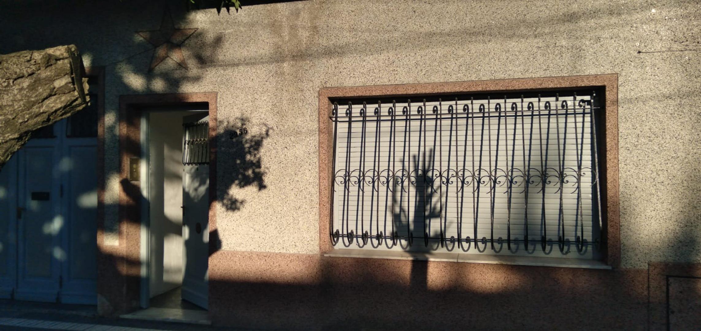 PH 2 ambientes al frente, patio pequeño techado