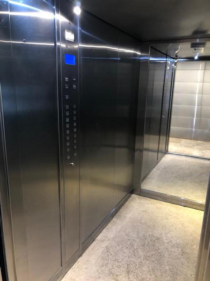 Oficina en Alquiler con 1 cochera