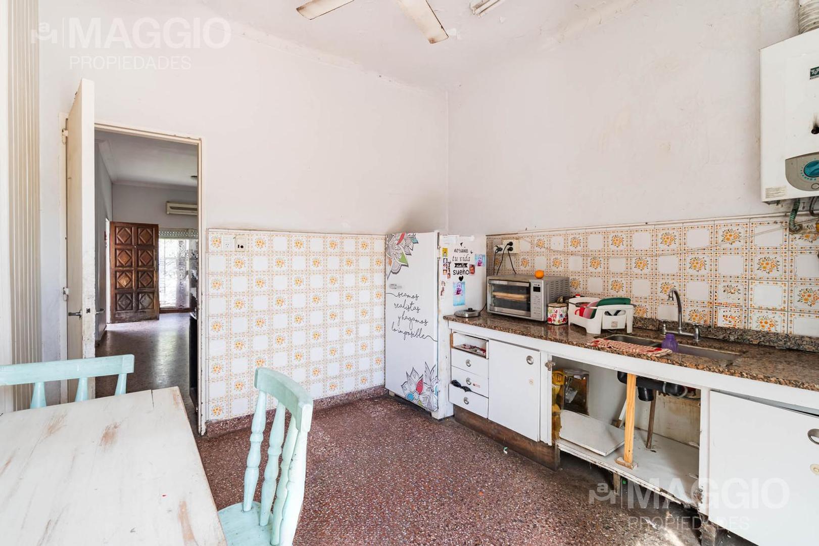 Casa en Venta con 2 cocheras