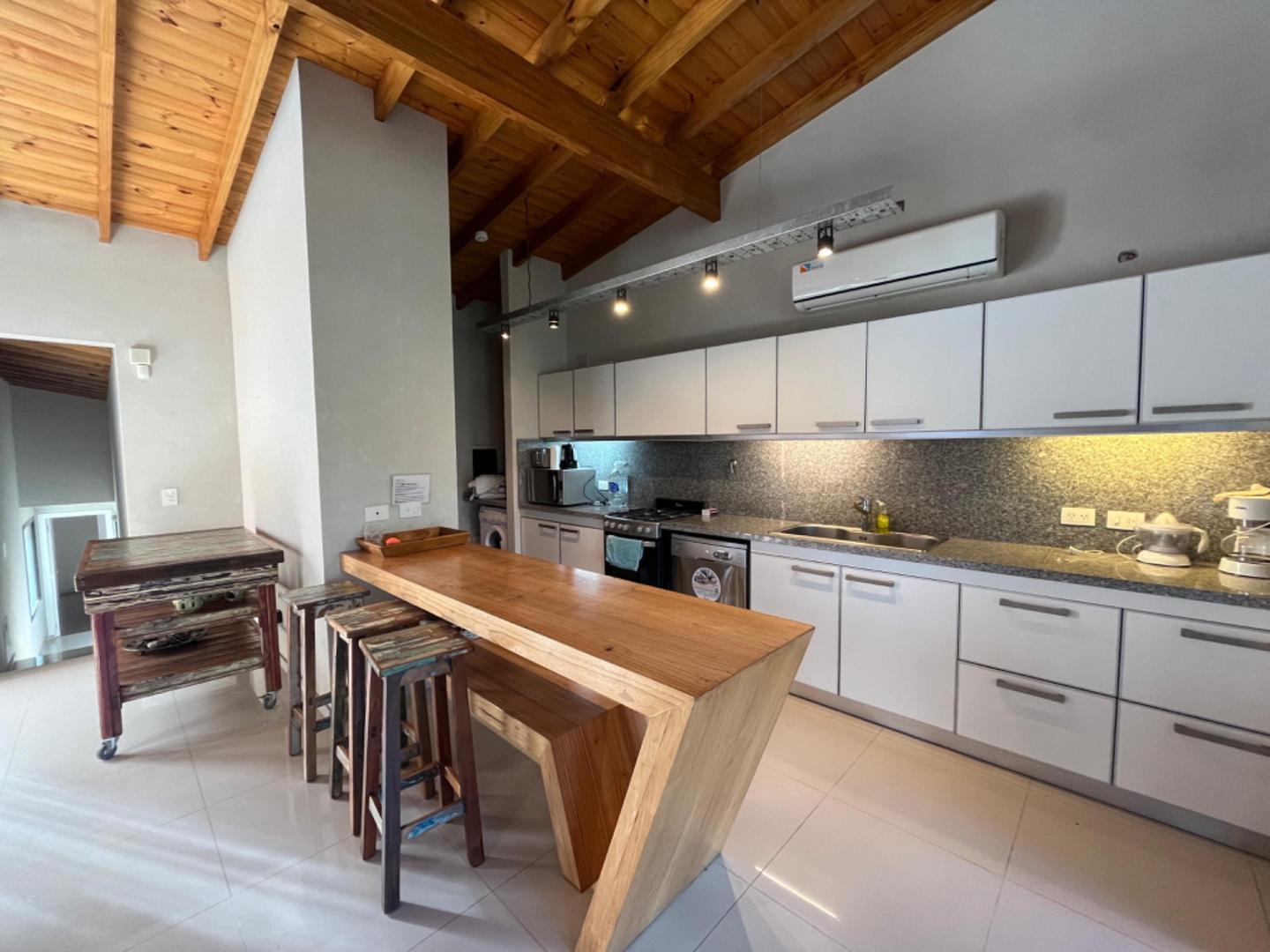 Casa 5 ambientes con 4 baños