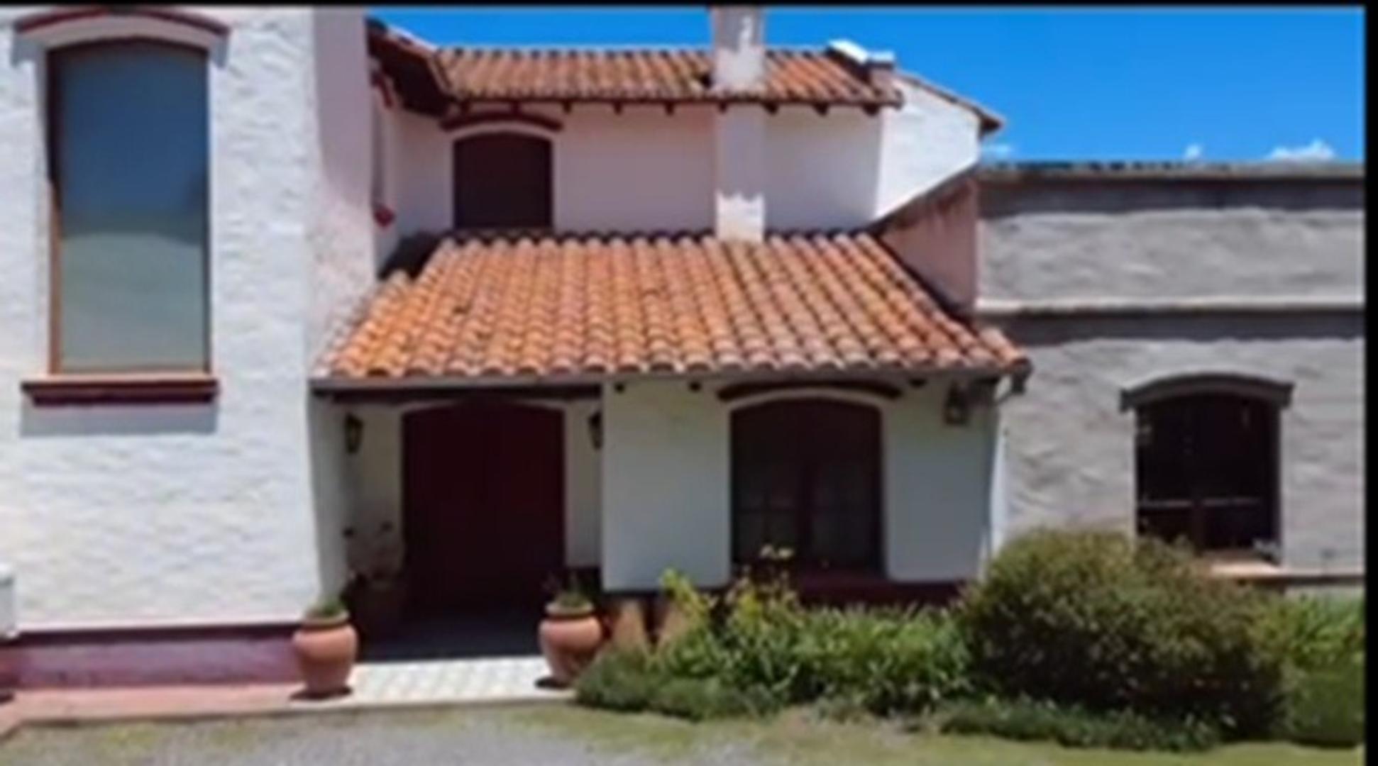 Casa 5 ambientes con 5 baños