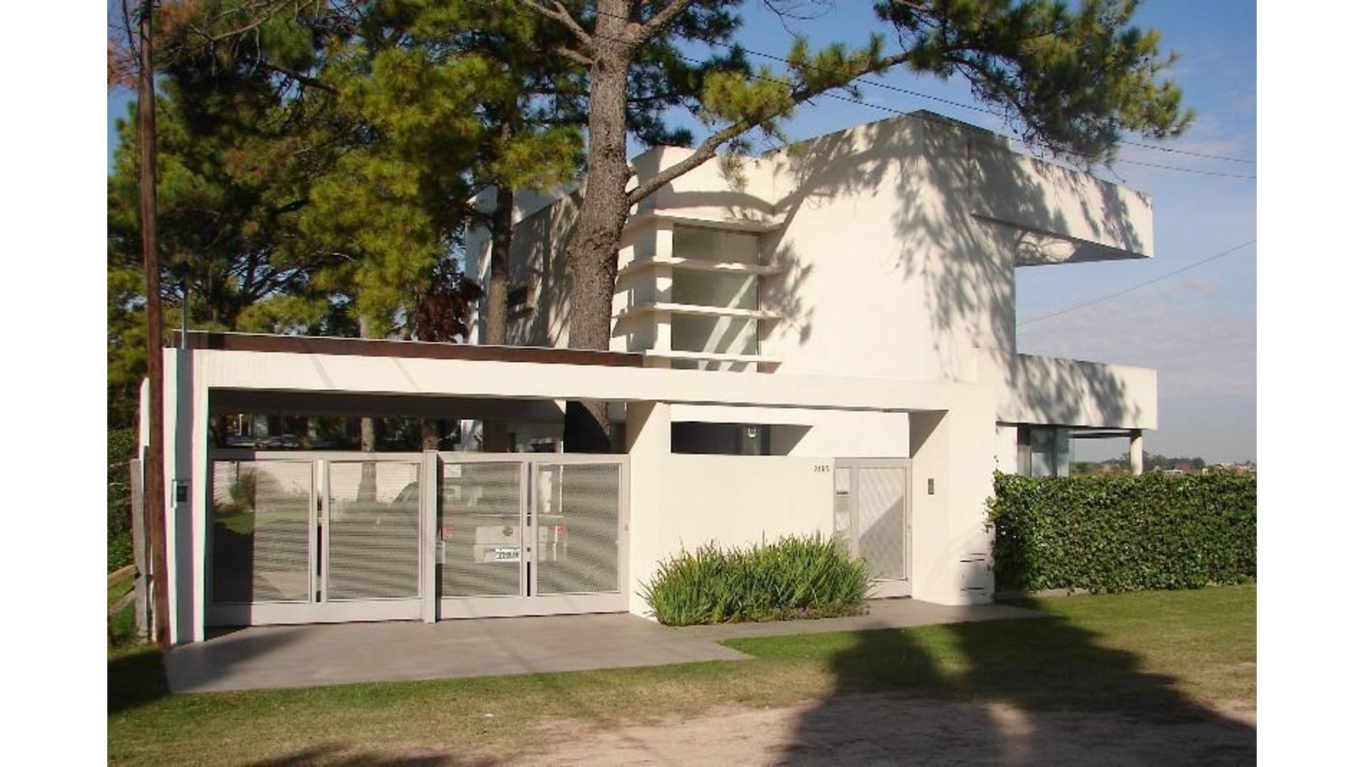 PROPIEDAD de CALIDAD y DISEÑO EN LA MEJOR UBICACIÓN de FUNE