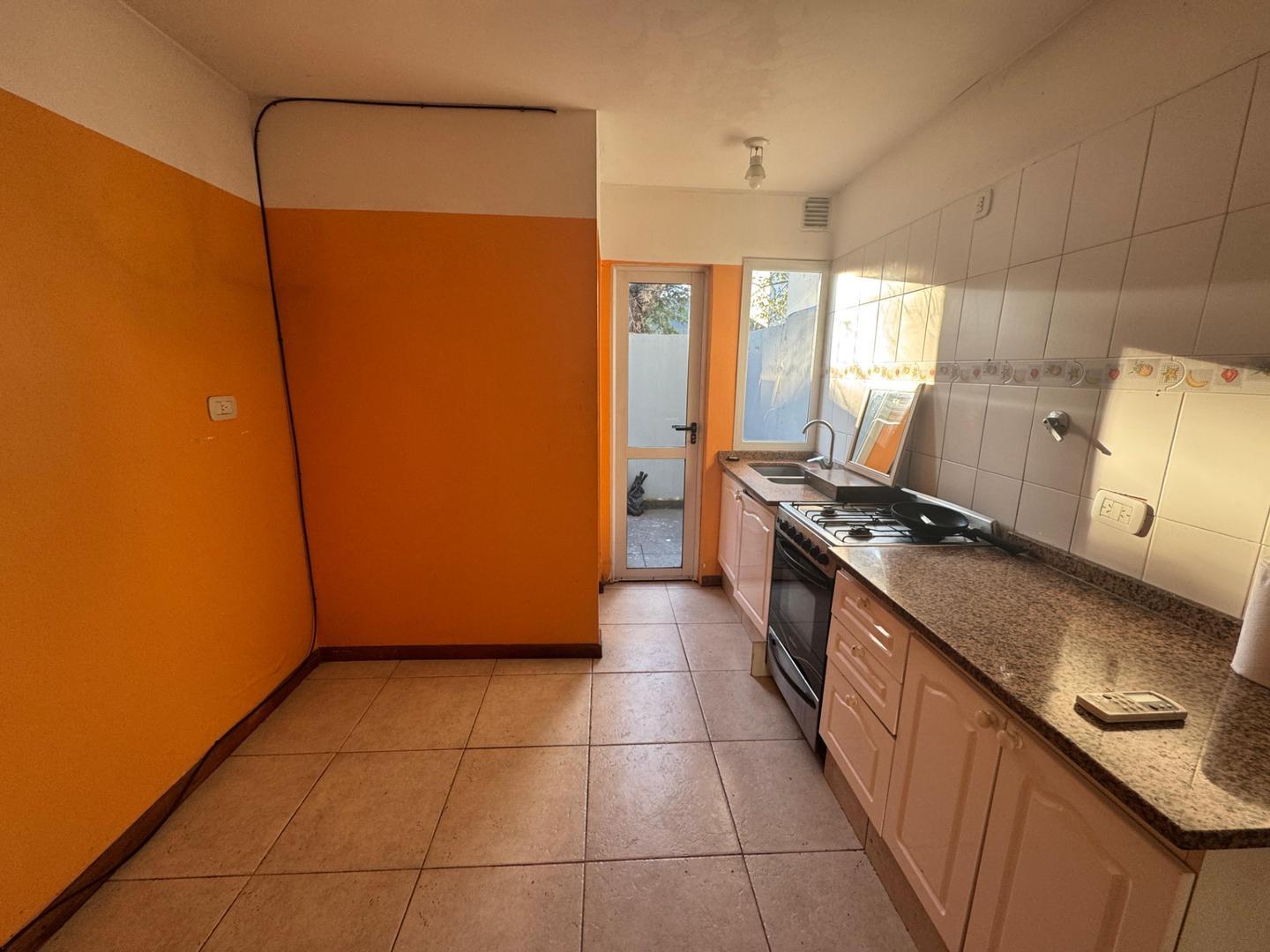 Casa en Alquiler con 1 cochera