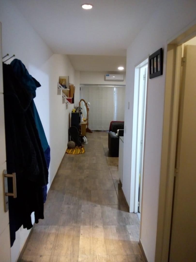 Departamento con cochera descubierta