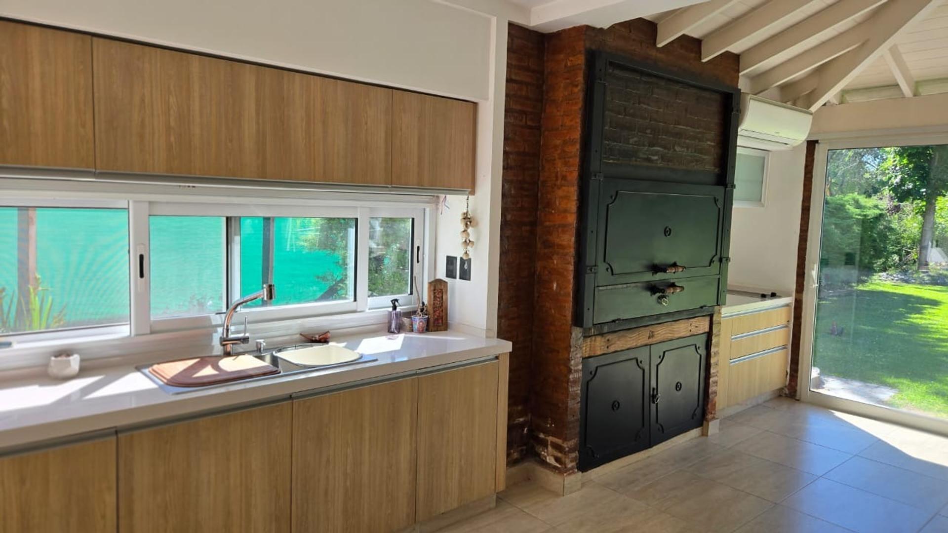 Casa 4 ambientes con 4 baños