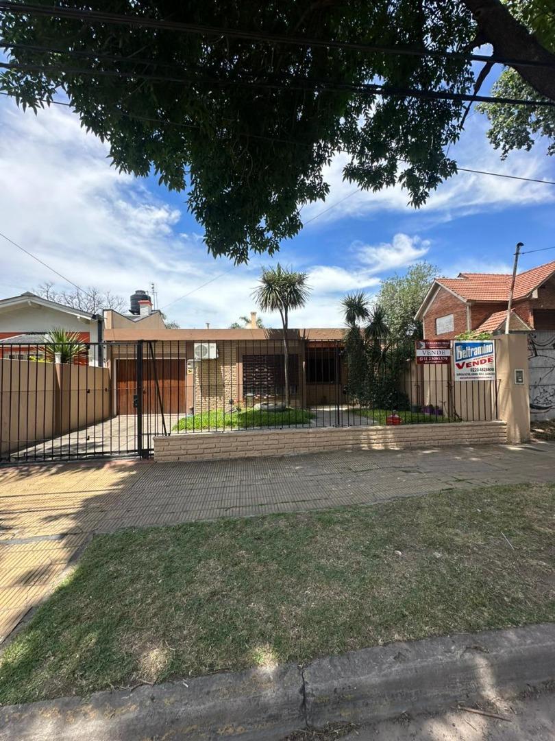VENTA CASA 3 DORMITORIOS PILETA PADUA MERLO