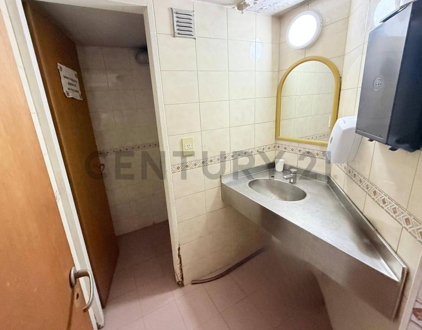 Galpon en Alquiler 43  mts Frente