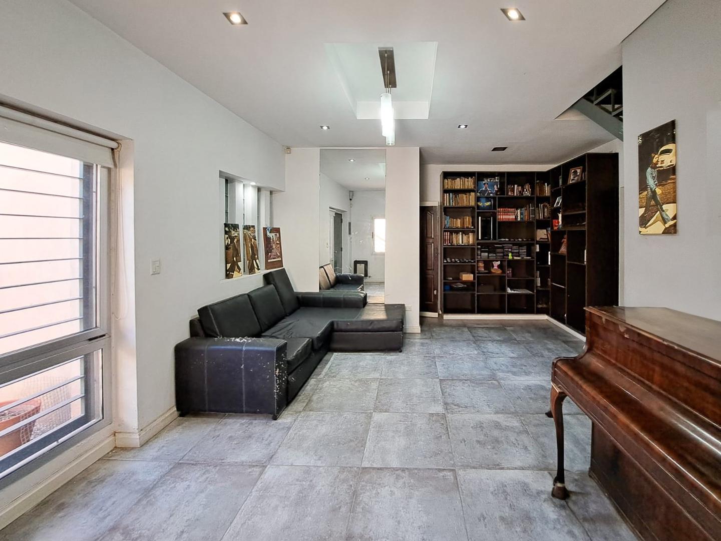 Casa 5 ambientes con 4 baños