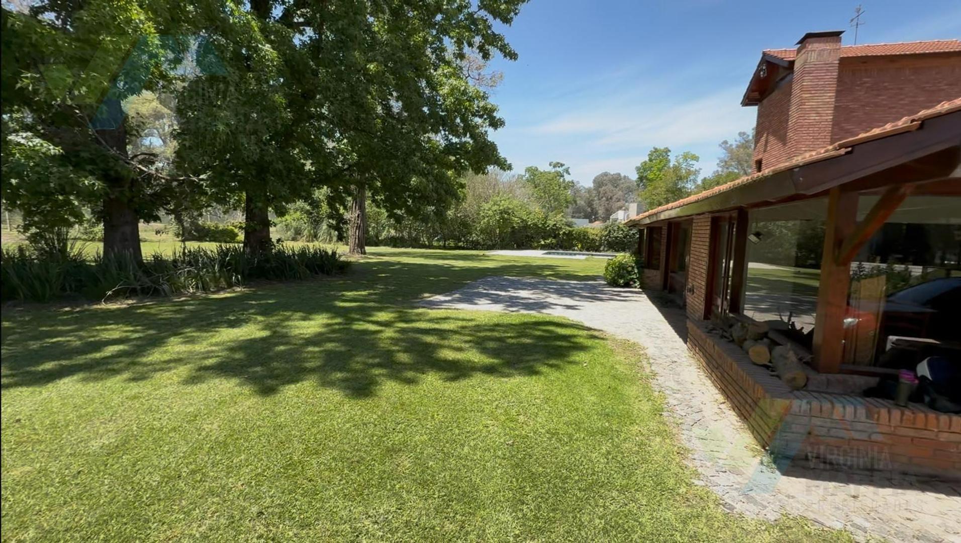 Casa en Venta con 5 cocheras