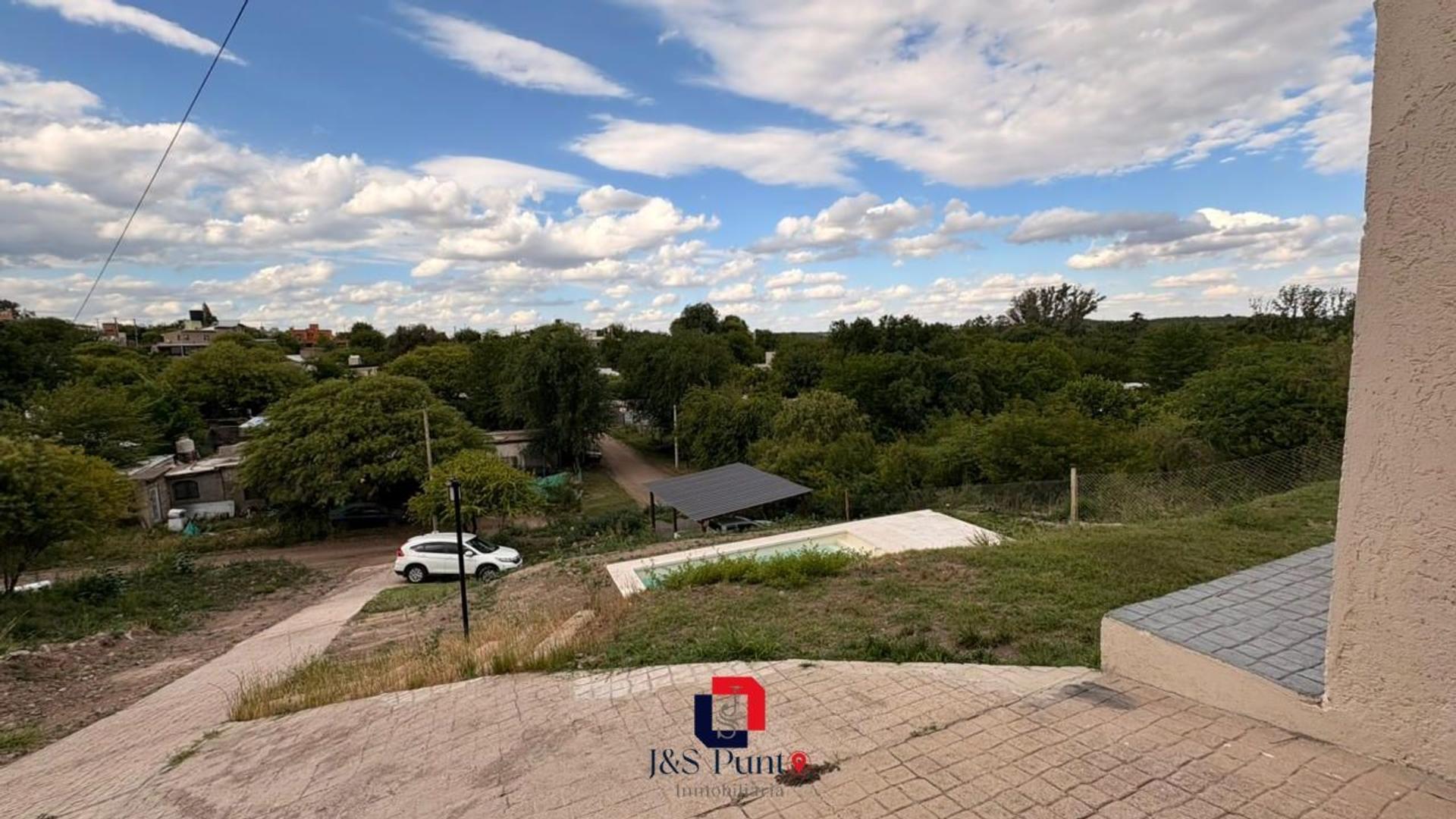 Casa en Alquiler con 4 cocheras