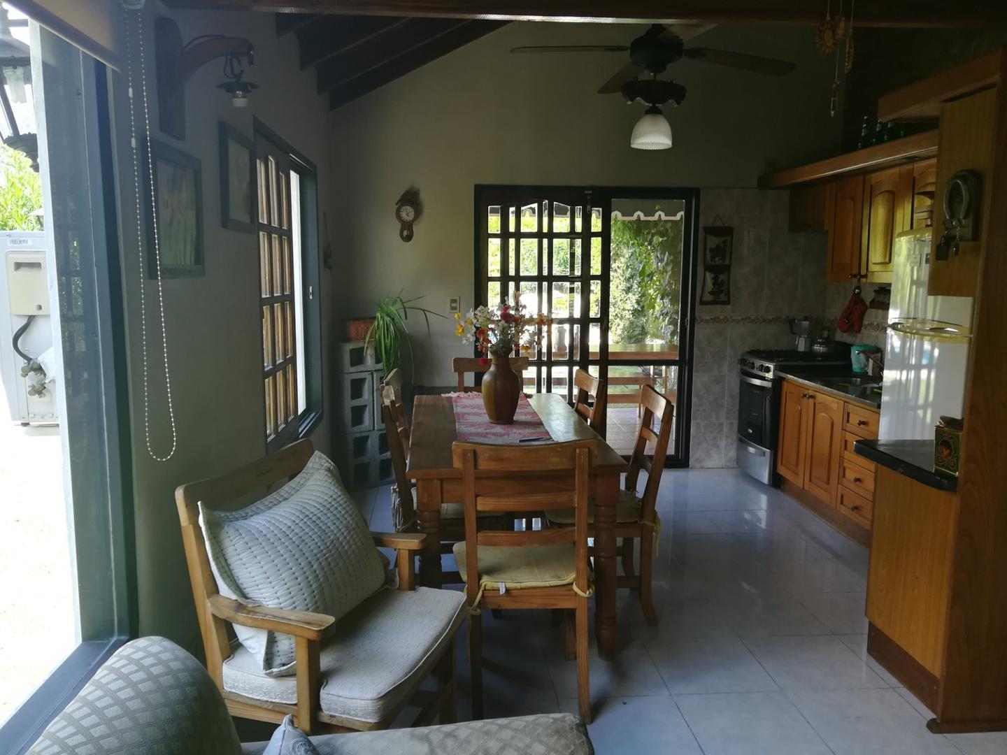 Casa 3 ambientes con 2 baños