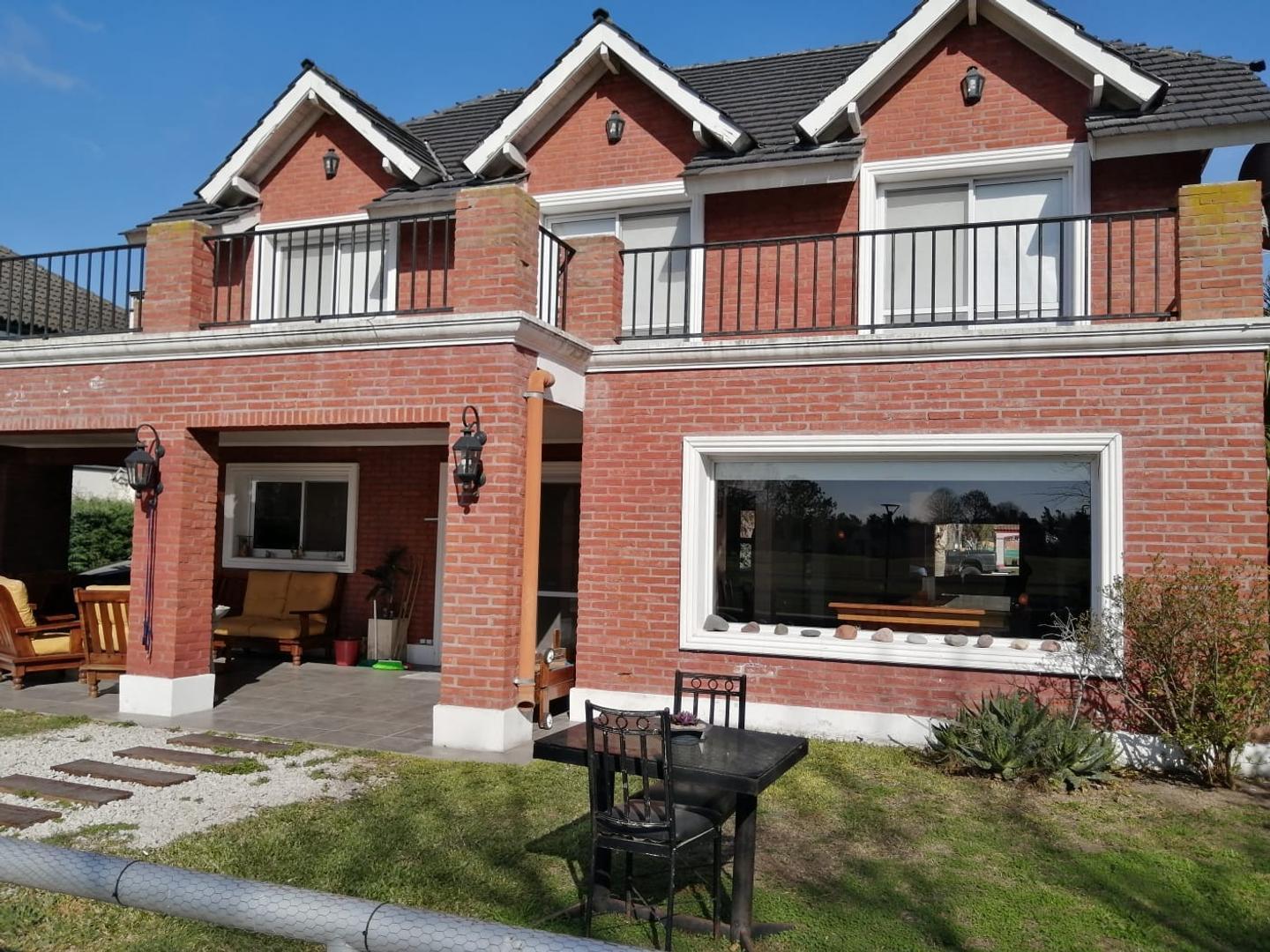 Casa 4 ambientes con 4 baños