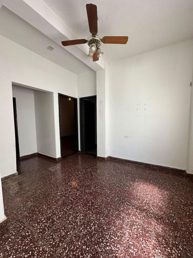 Depto Tipo Casa en Alquiler en Lomas Del Mirador, $ 900.000