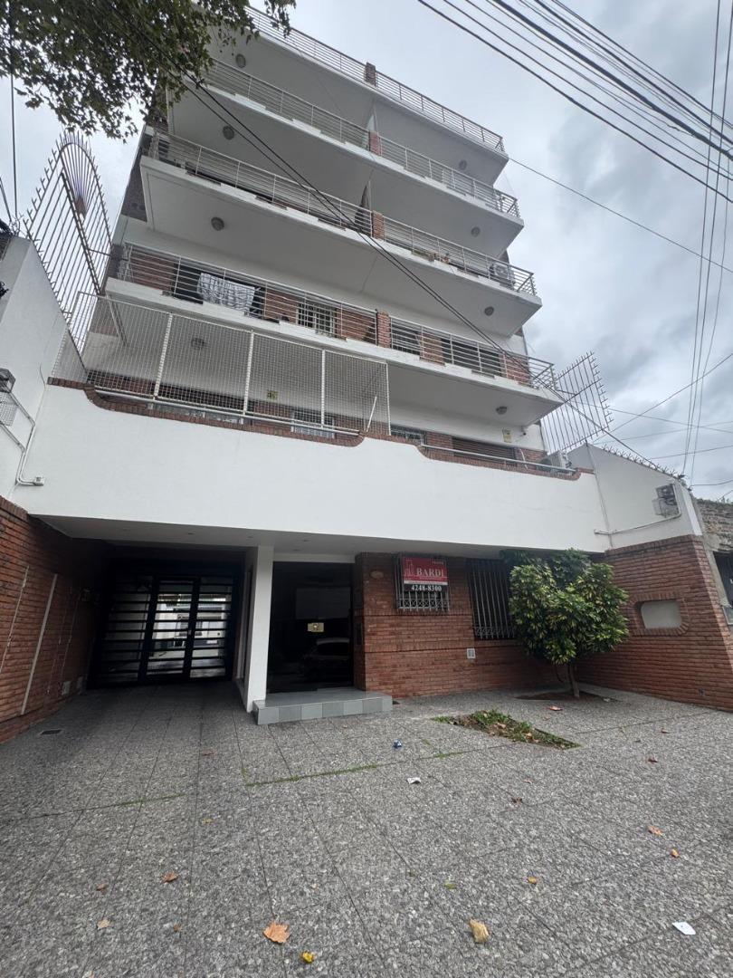 Departamento de 3 Ambientes con patio.