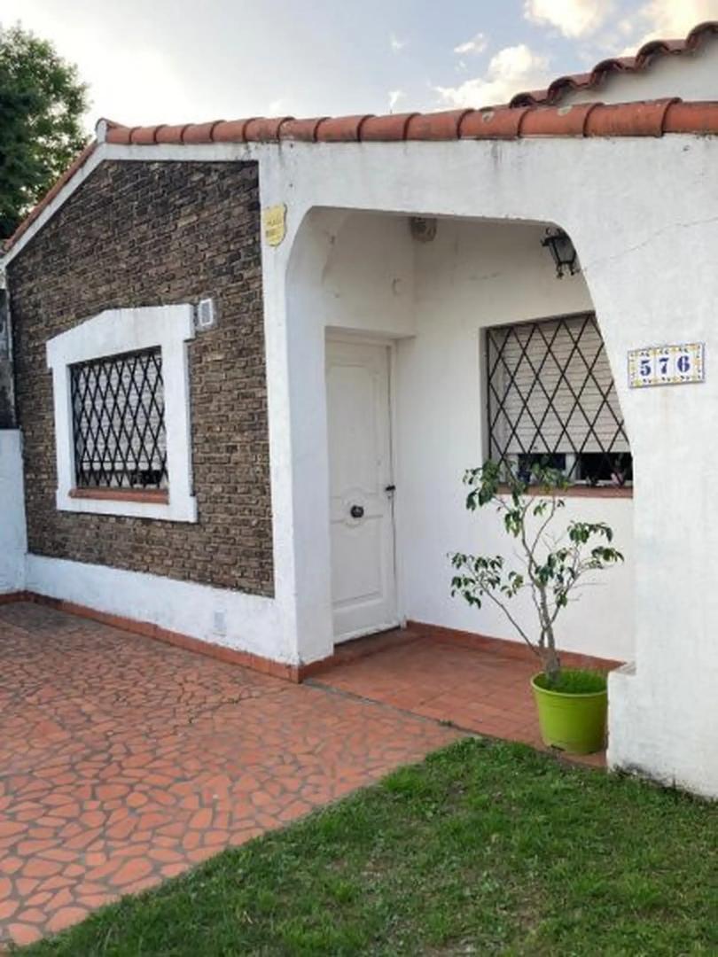 BUCHANAN 500 CASA ALBERDI 1 DORMITORIO JARDIN