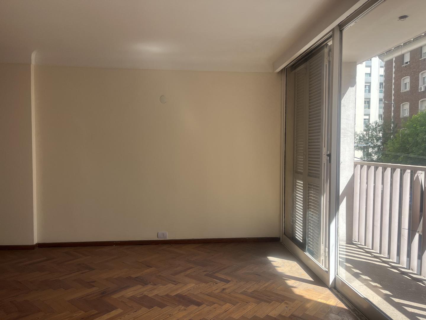 VENTA DEPTO AV COLON 600. 3 D. 2B, COCHERA Y GRAN PATIO