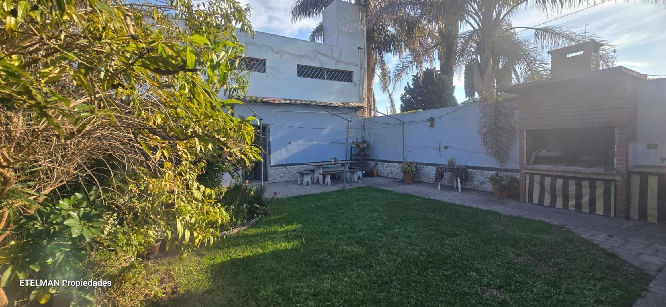 Casa en Venta con 5 cocheras